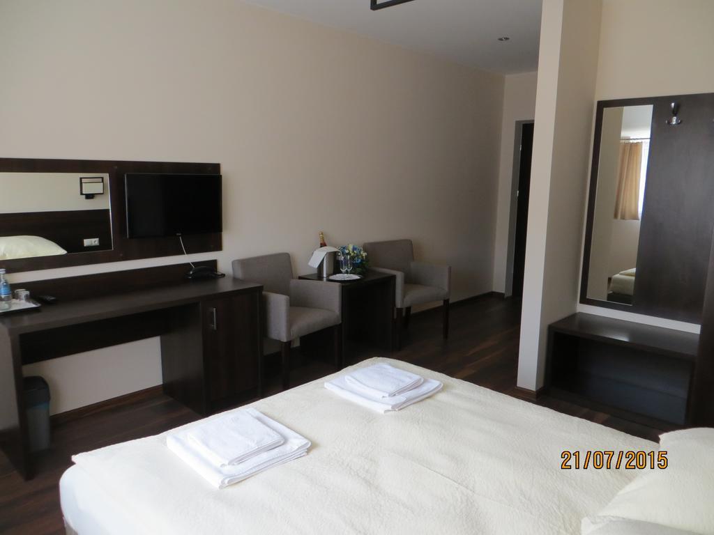 Hotel Pod Chelmem Ropa Extérieur photo