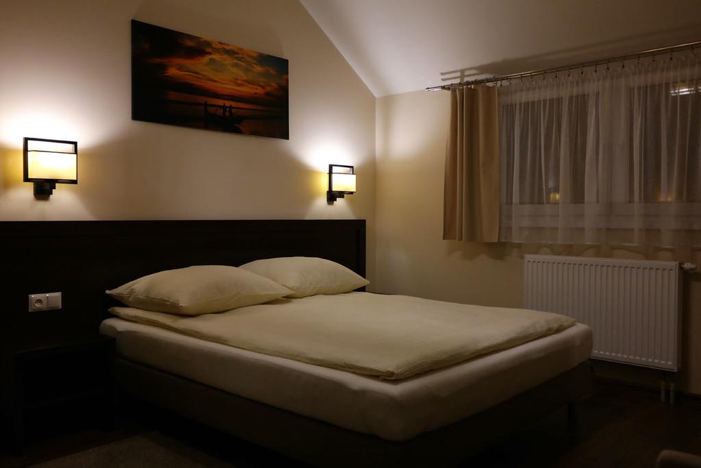 Hotel Pod Chelmem Ropa Chambre photo